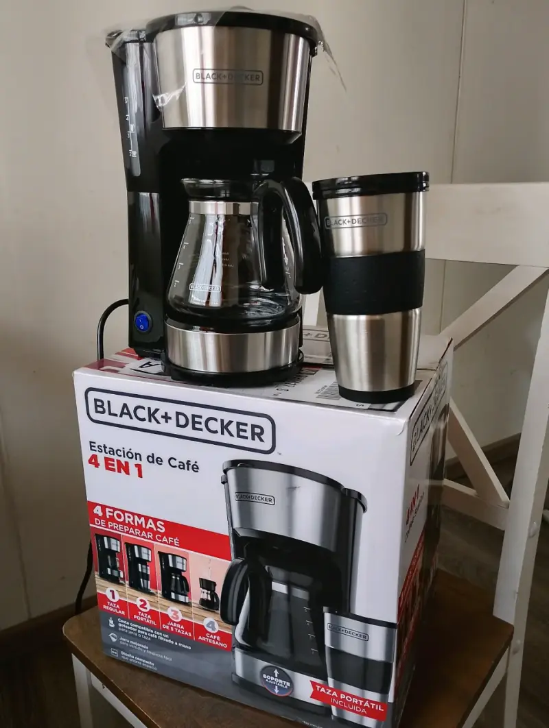 Cafetera Black+Decker 4 en 1 con Taza Térmica - 2