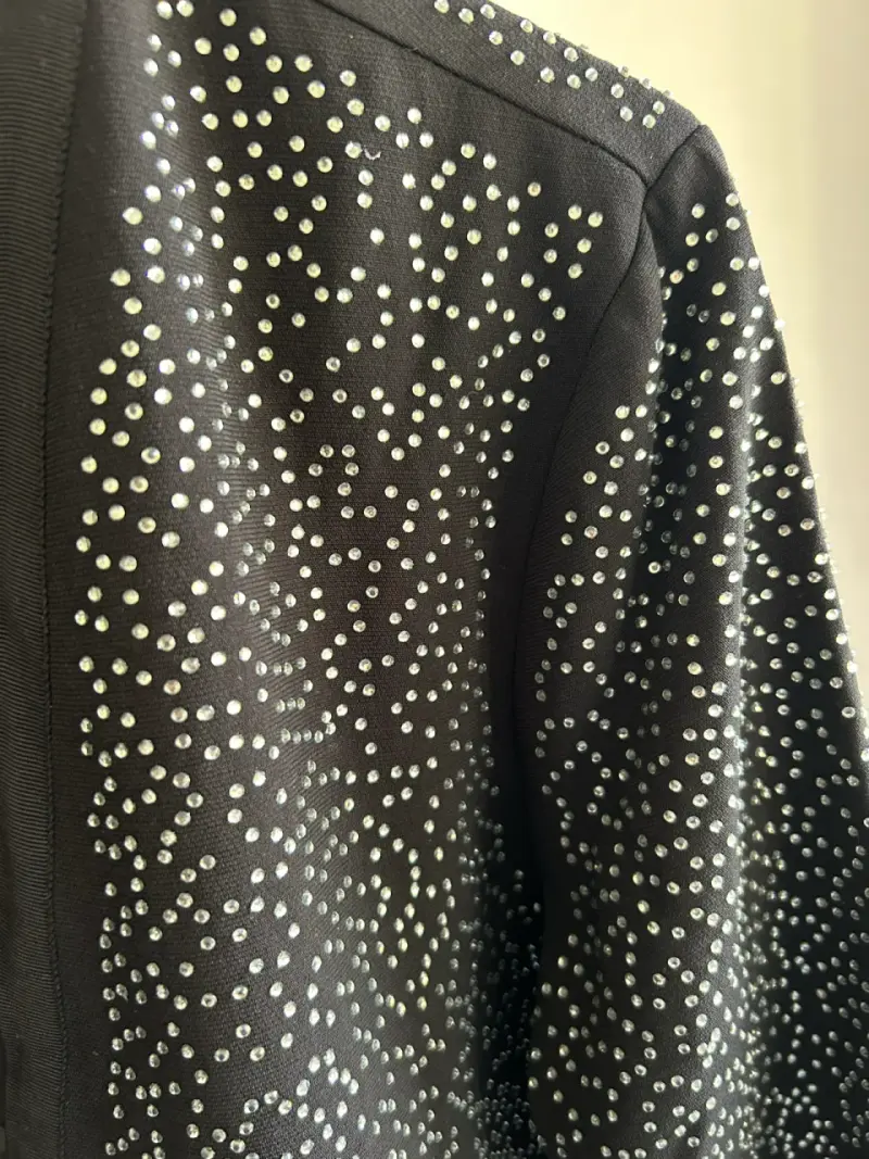 Chaqueta negra con apliques brillantes Rapsodia - 3