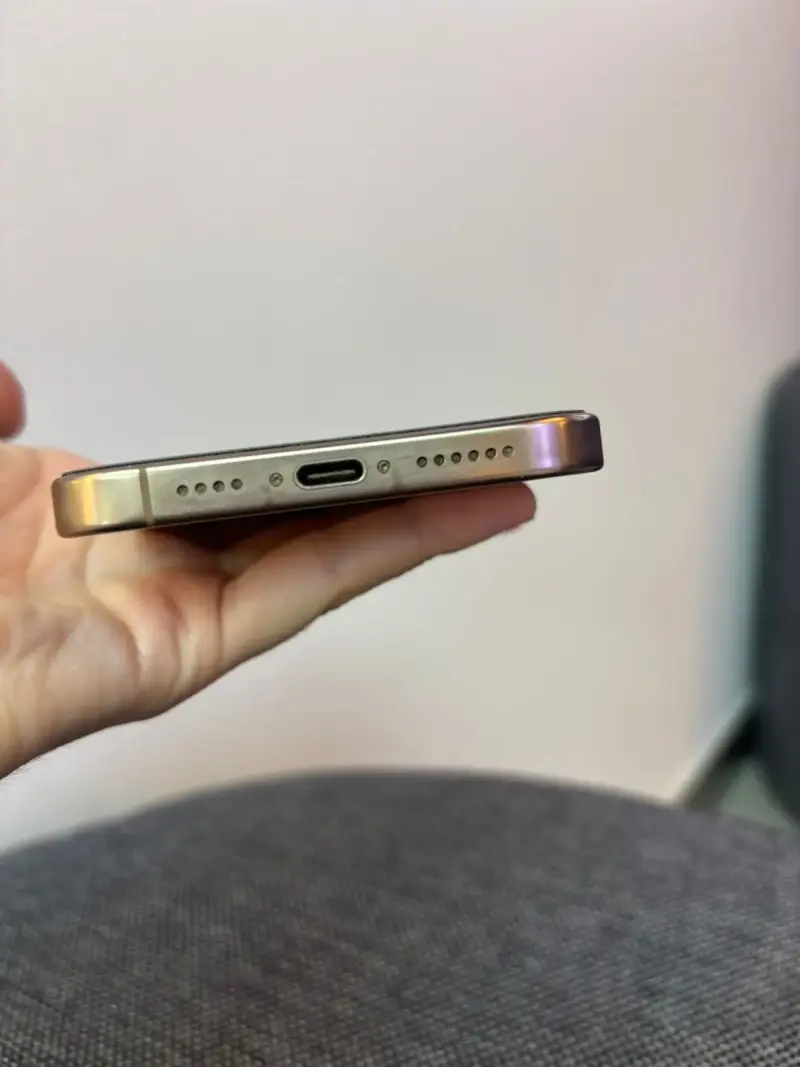 iPhone 16 Pro Max 512 gb Titanium única dueña - 4