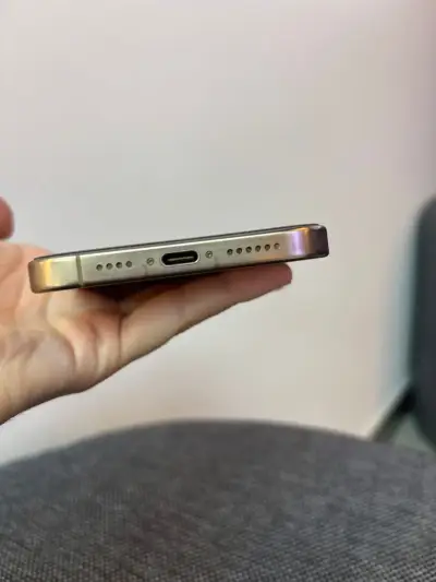 iPhone 16 Pro Max 512 gb Titanium única dueña - miniatura 4