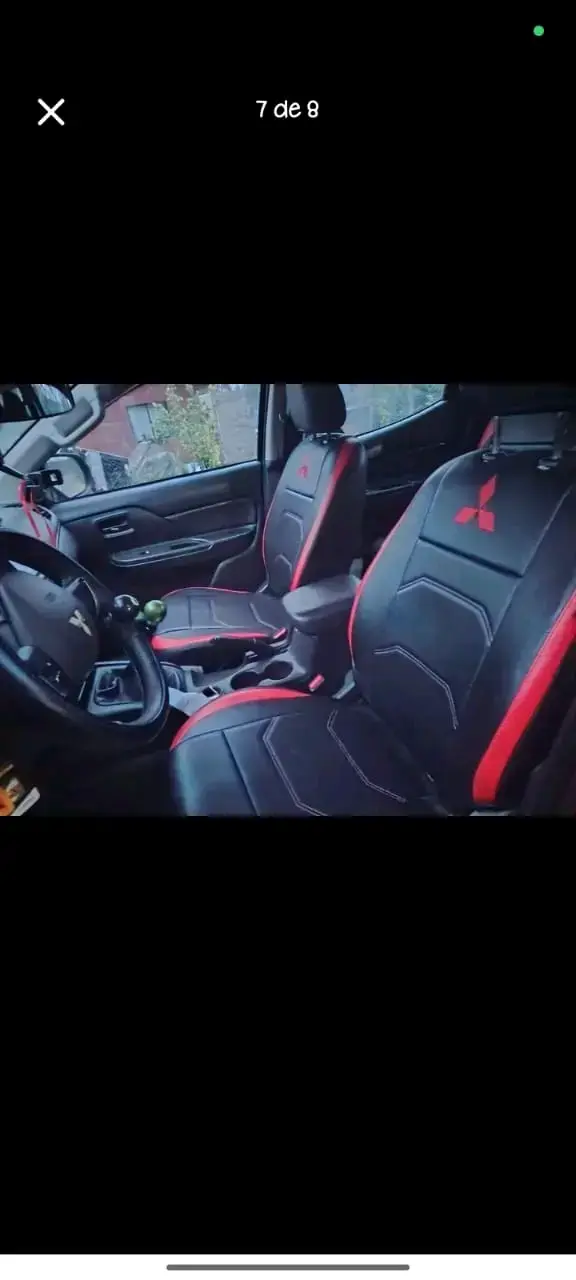 Camioneta Mitsubishi roja en buen estado - 2