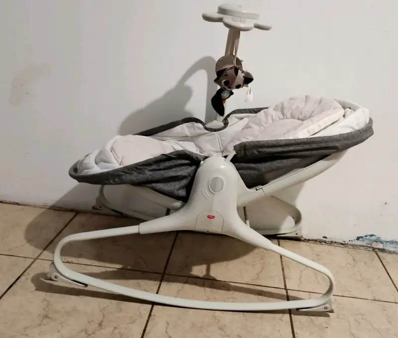Cuna mecedora para bebé con juguete colgante - 2