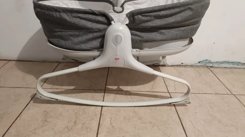 Cuna mecedora para bebé con juguete colgante - 4
