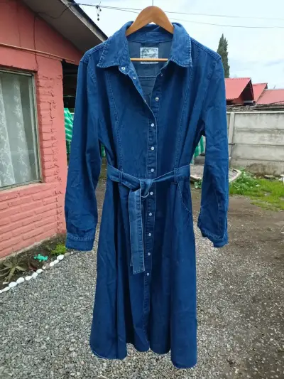 Vestido mezclilla azul con cinturón - miniatura 1