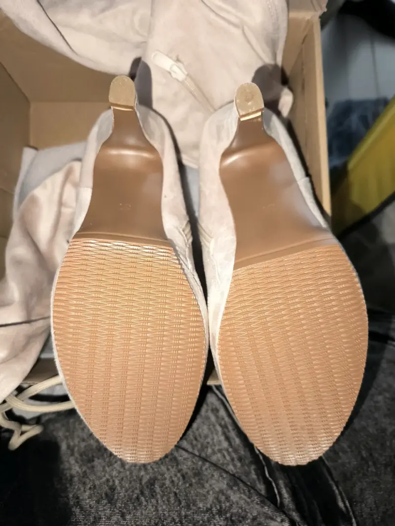 Botas altas de gamuza beige con tacón - 3