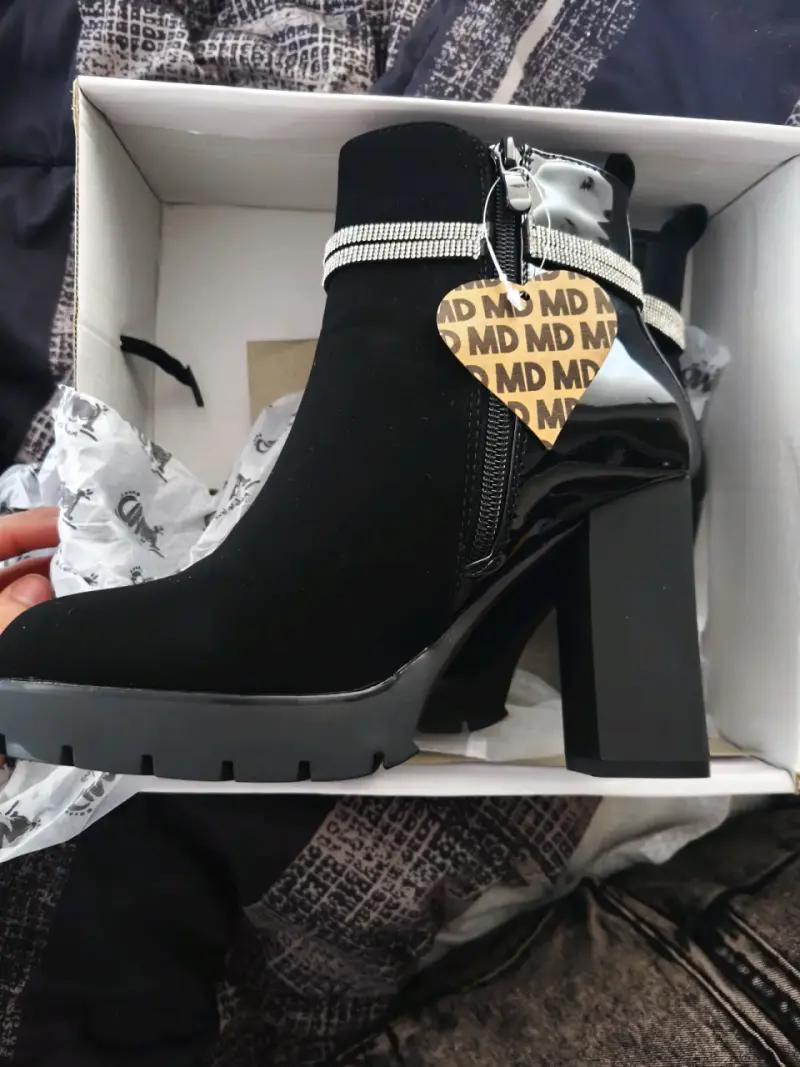 Botines tacón alto negros con detalles brillante - 1