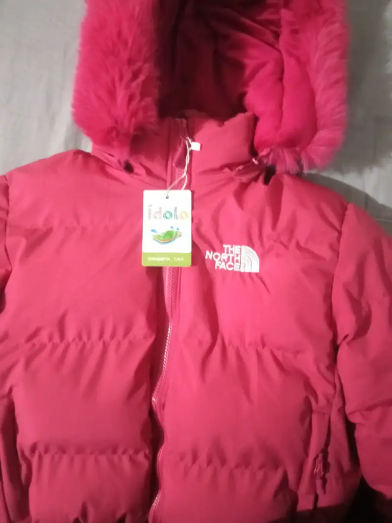 Chaqueta acolchada roja The North Face para mujer - 3