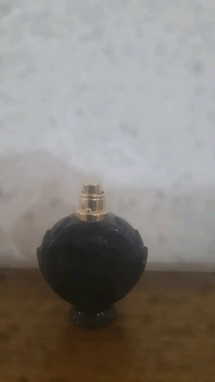 Olimpia Perfume negro con diseño elegante - 1