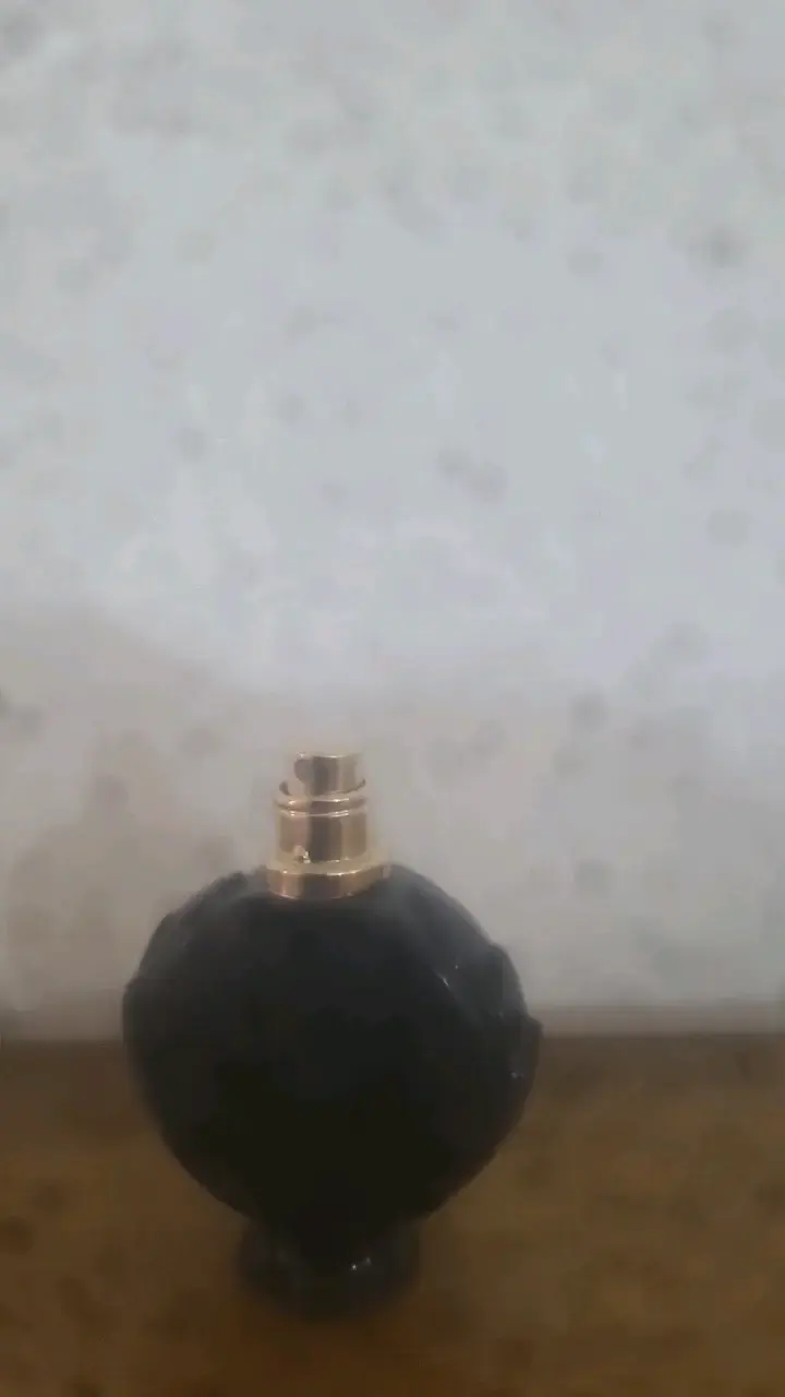 Olimpia Perfume negro con diseño elegante - 2
