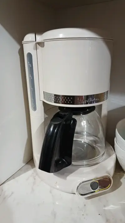 Cafetera eléctrica Moulinex blanca - miniatura 1