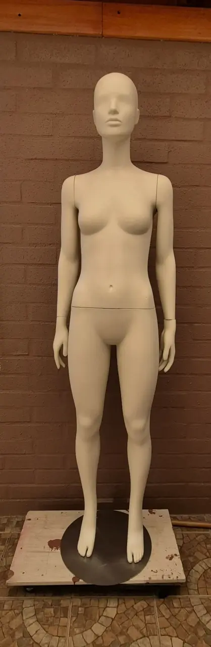 Maniquí de mujer para exhibición de ropa - 2