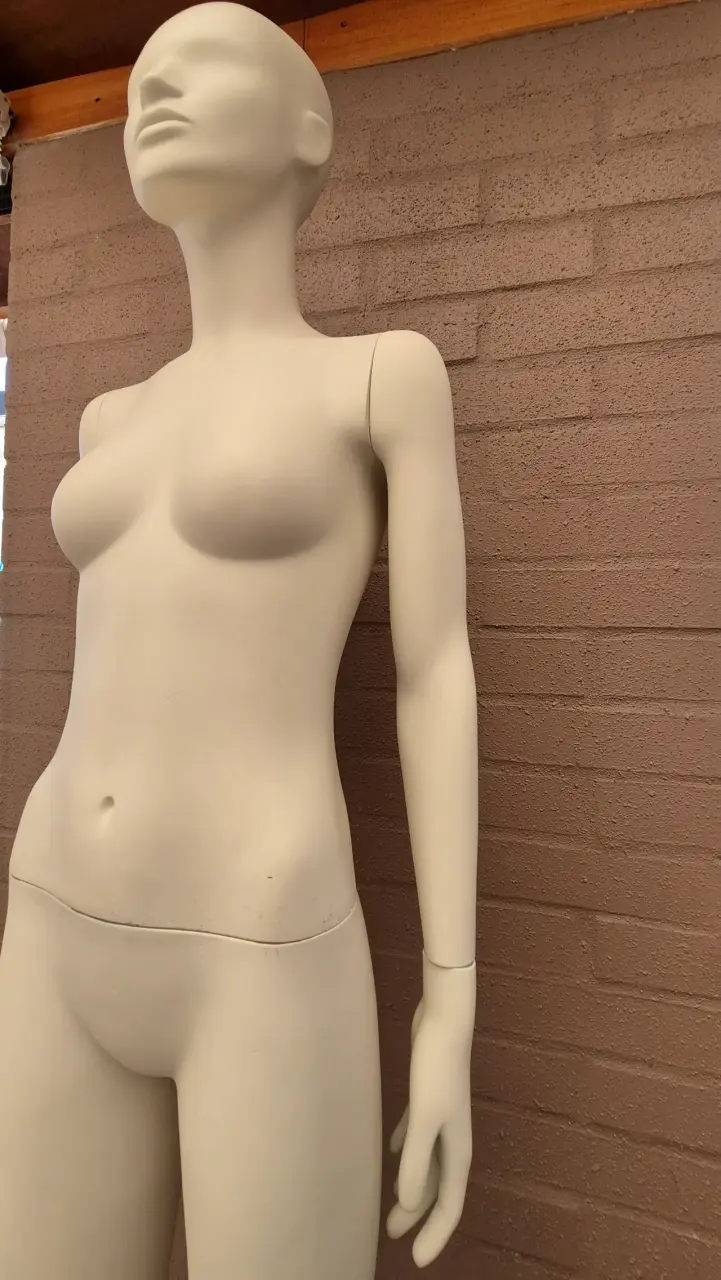 Maniquí de mujer para exhibición de ropa - 3