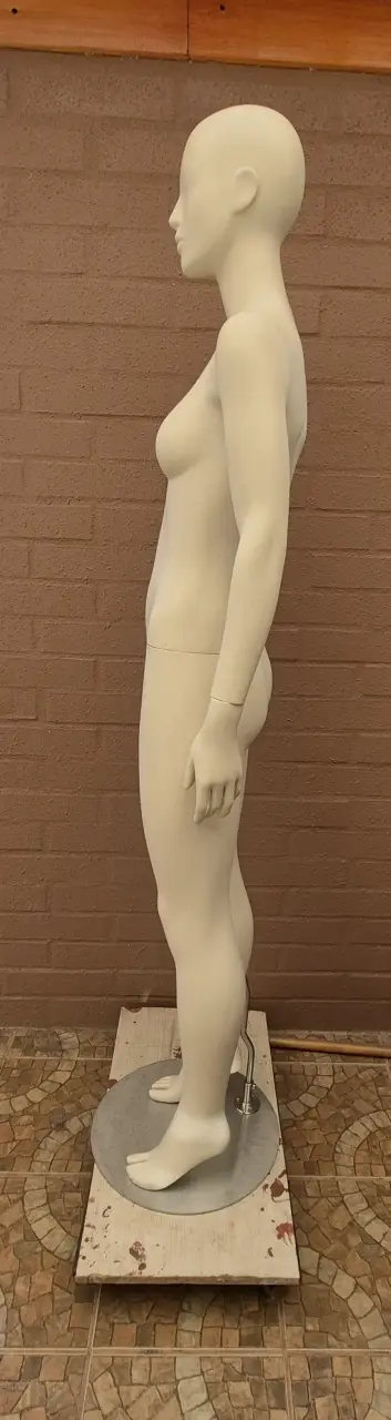 Maniquí de mujer para exhibición de ropa - 4