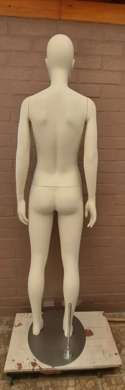 Maniquí de mujer para exhibición de ropa - miniatura 5