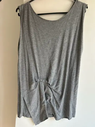 Polera sin mangas gris Americano talla M - miniatura 1