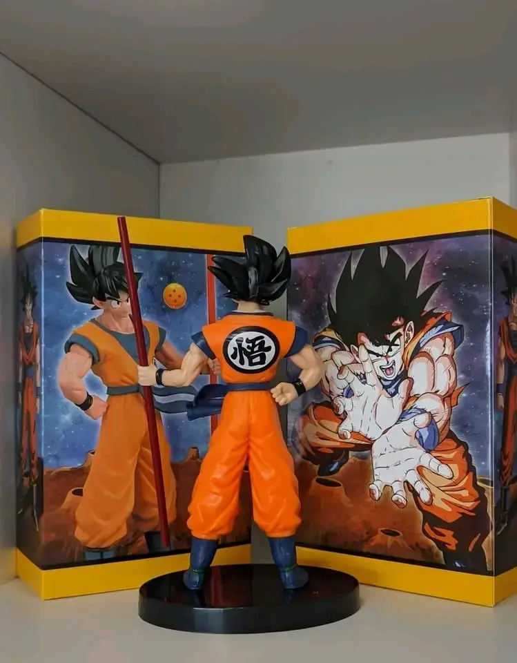 Figura de acción Goku con bastón - 2