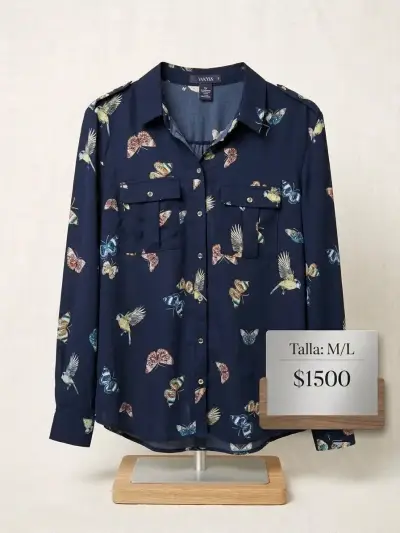 Blusa azul con estampado de mariposas talla M/L - miniatura 1