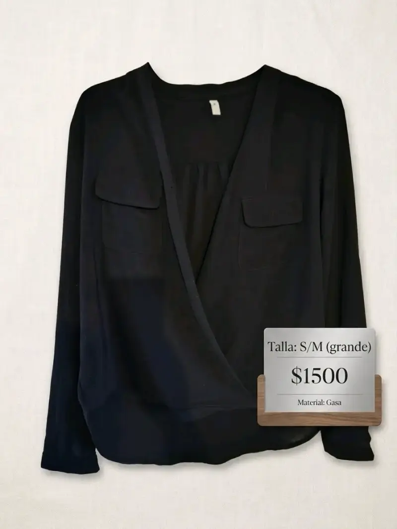Blusa azul con estampado de mariposas talla M/L - 2