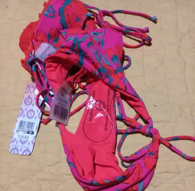 Bikini rojo y rosa con diseño floral Umbrale - miniatura 6