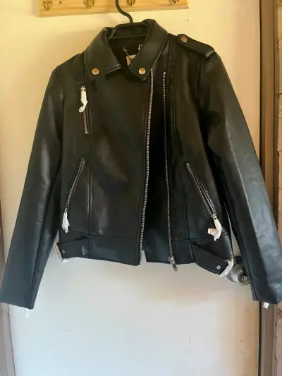 Chaqueta de cuero sintético negra para mujer - miniatura 1