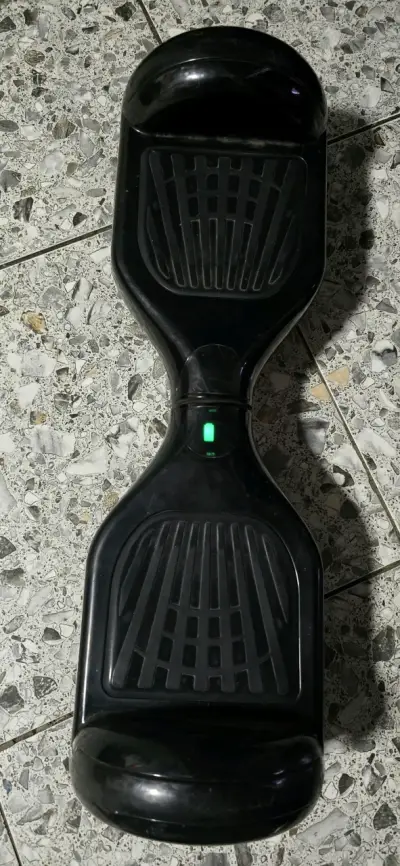 Hoverboard eléctrico negro con luces LED - miniatura 1