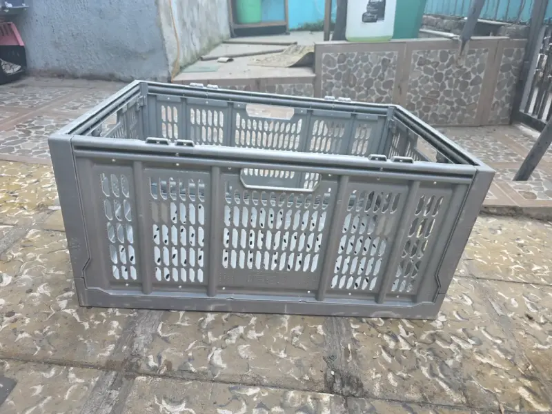Caja plástica plegable gris para almacenamiento - 1