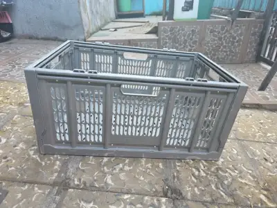 Caja plástica plegable gris para almacenamiento - miniatura 1