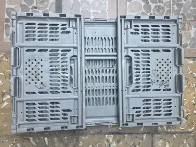 Caja plástica plegable gris para almacenamiento - miniatura 3