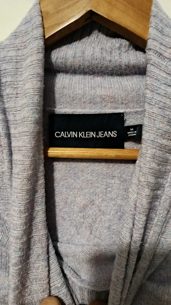 Suéter de lana gris Calvin Klein con cuello alto - 2