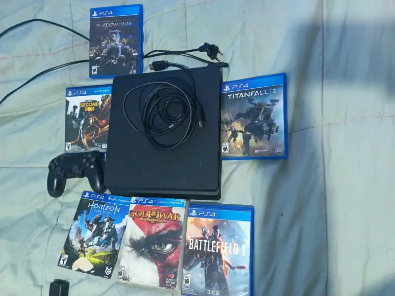 Consola PS4 con juegos y control
