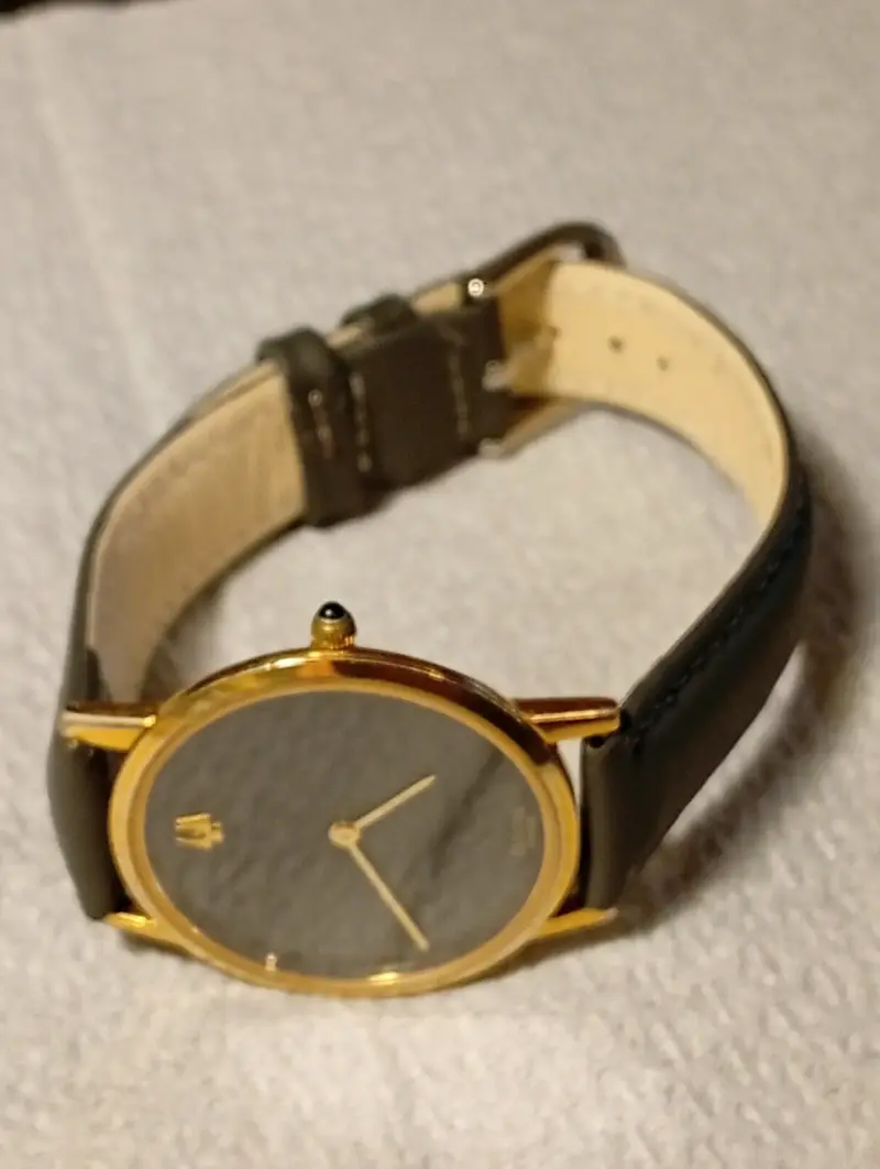 Reloj Bulova suizo dorado con correa de cuero - 3