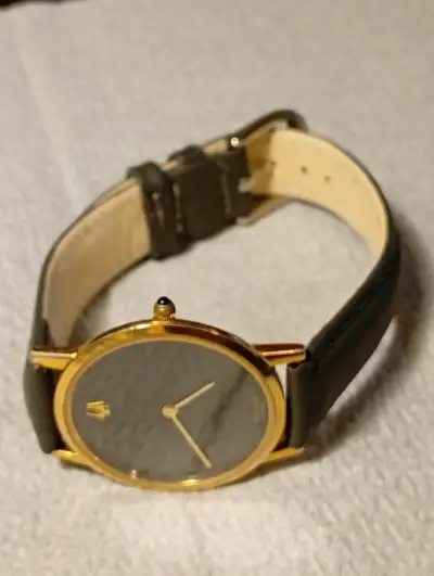 Reloj Bulova suizo dorado con correa de cuero - miniatura 3