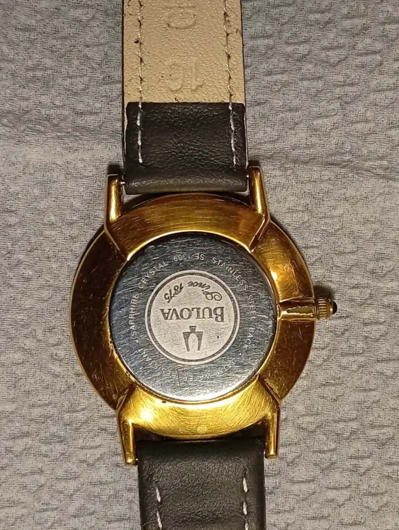 Reloj Bulova suizo dorado con correa de cuero - 4