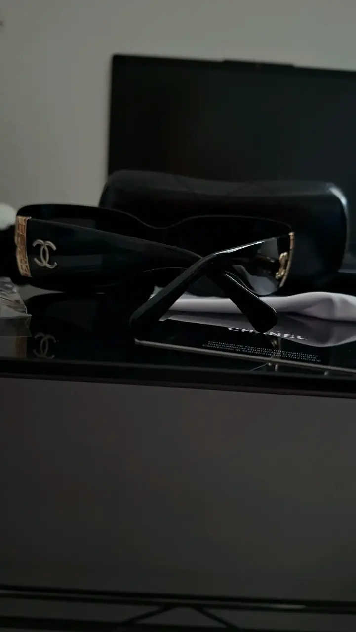 Gafas de Sol Chanel Negras con Estuche Original - 3