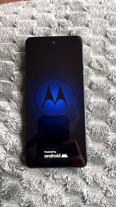 Smartphone Motorola con Android en buen estado - miniatura 3
