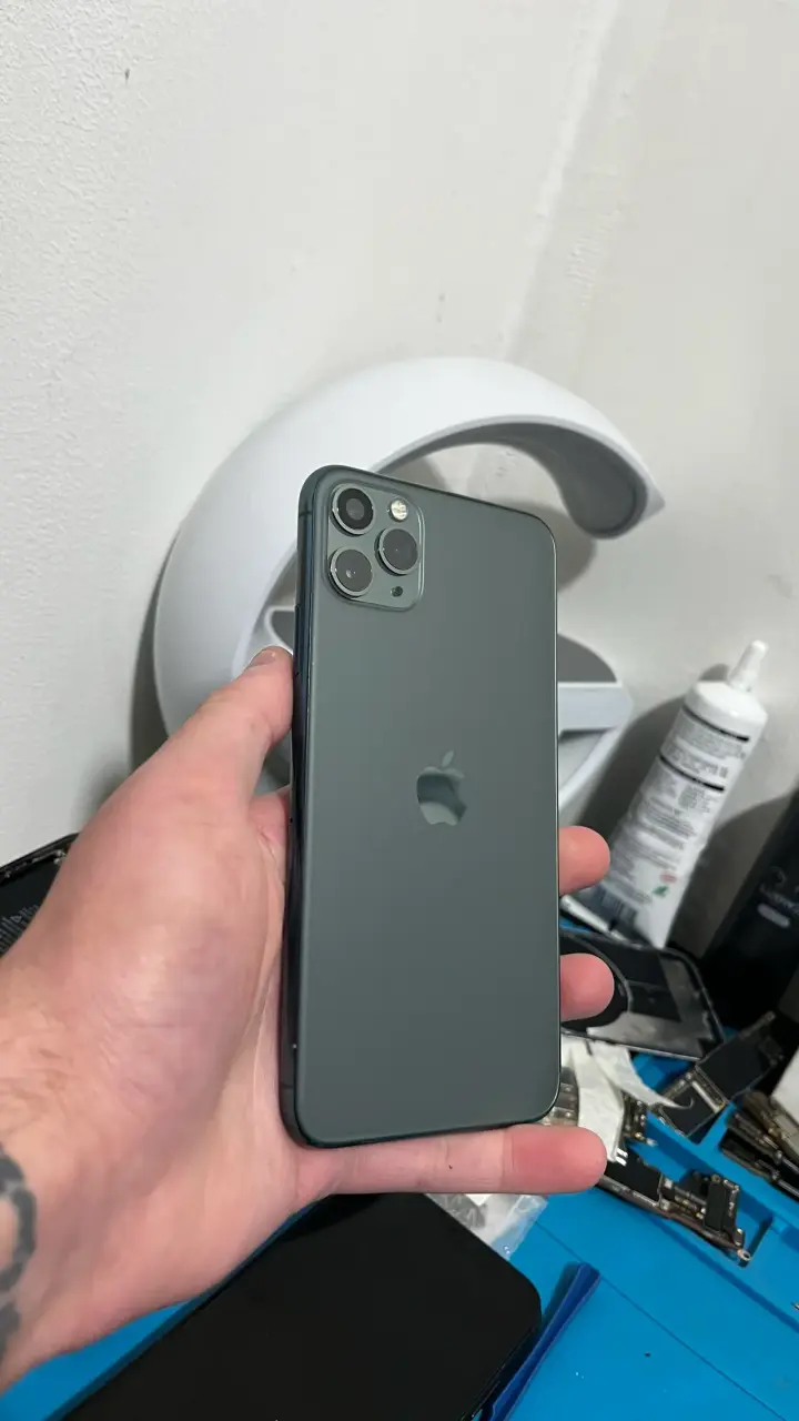 iPhone 11 Pro Max 64GB en buen estado - 1