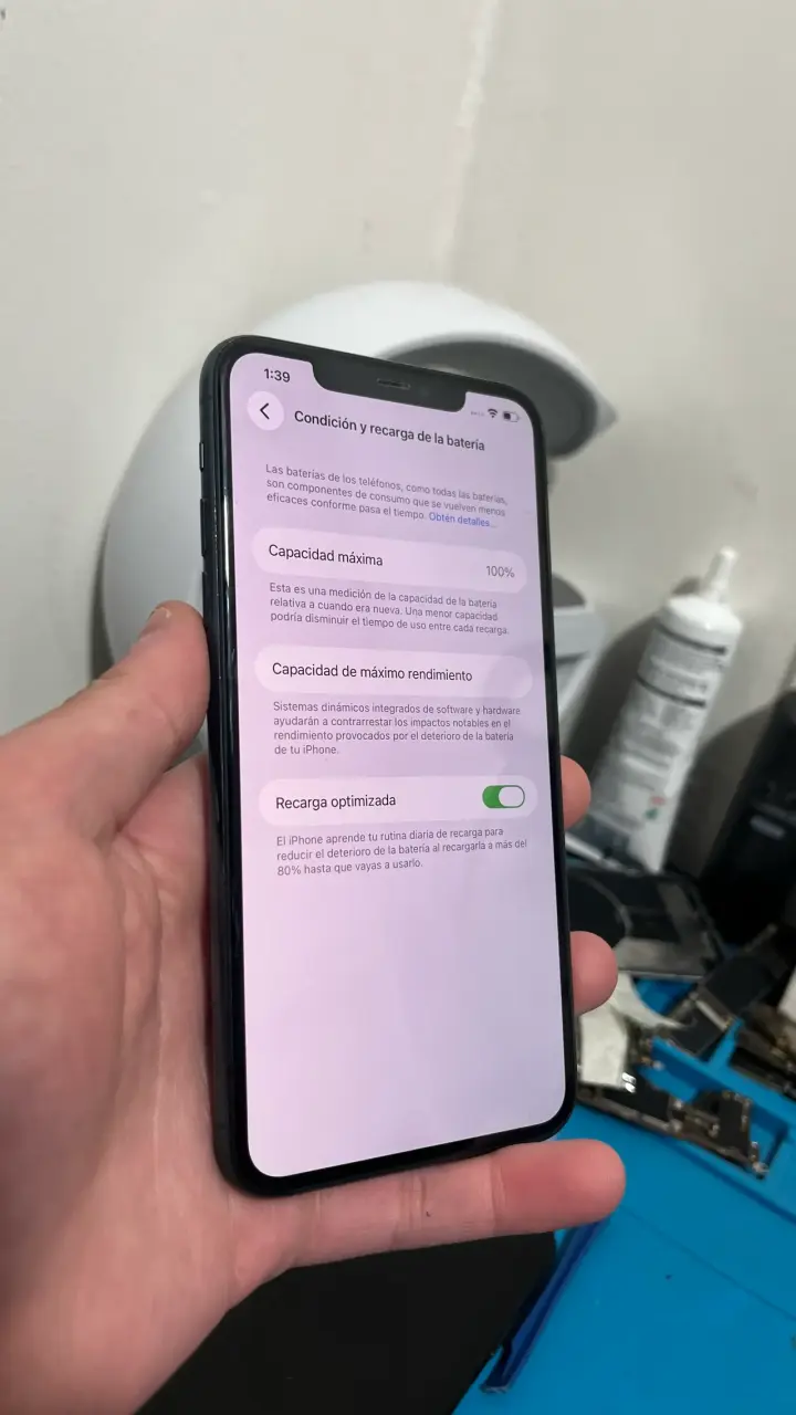 iPhone 11 Pro Max 64GB en buen estado - 3