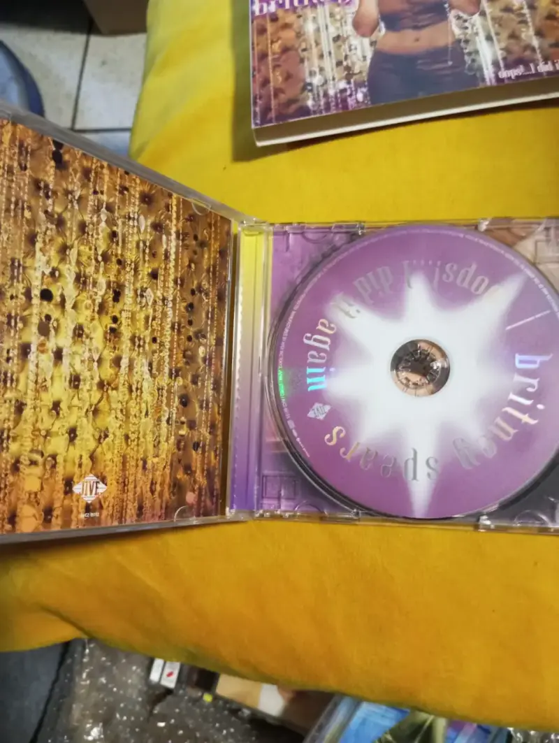 CD Britney Spears – Oops!... I Did It Again (Edici - 4