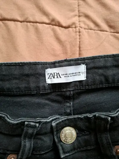 Jeans negros Zara para mujer talla 40 - miniatura 3