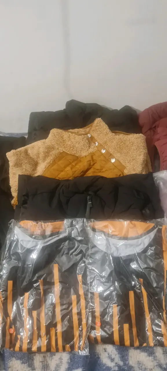 Polerón negro con diseño dorado MJ Urbanwear - 4