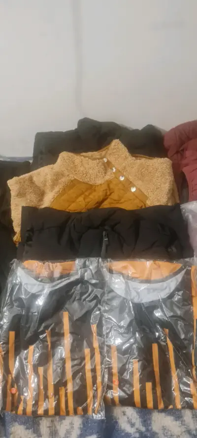 Polerón negro con diseño dorado MJ Urbanwear - miniatura 4