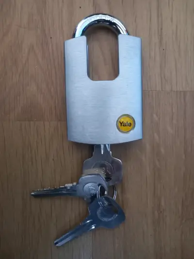 Candado Yale Y122 50mm gancho protegido inoxidable - miniatura 1