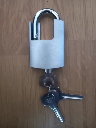 Candado Yale Y122 50mm gancho protegido inoxidable - miniatura 2