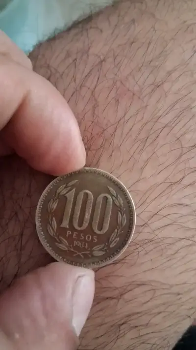 Monedas antiguas de 100 pesos chilenas 1984 - miniatura 4