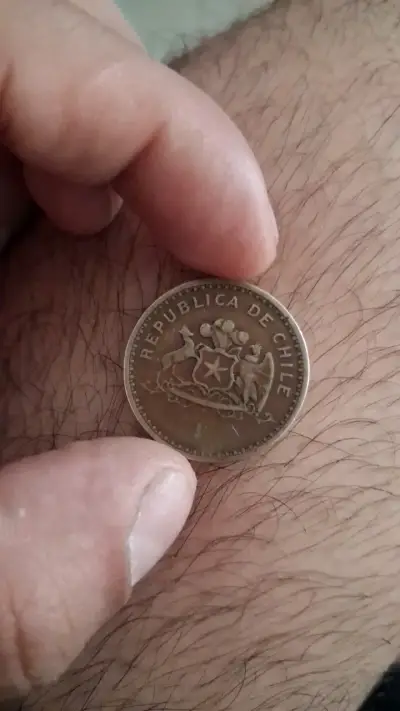 Monedas antiguas de 100 pesos chilenas 1984 - miniatura 5