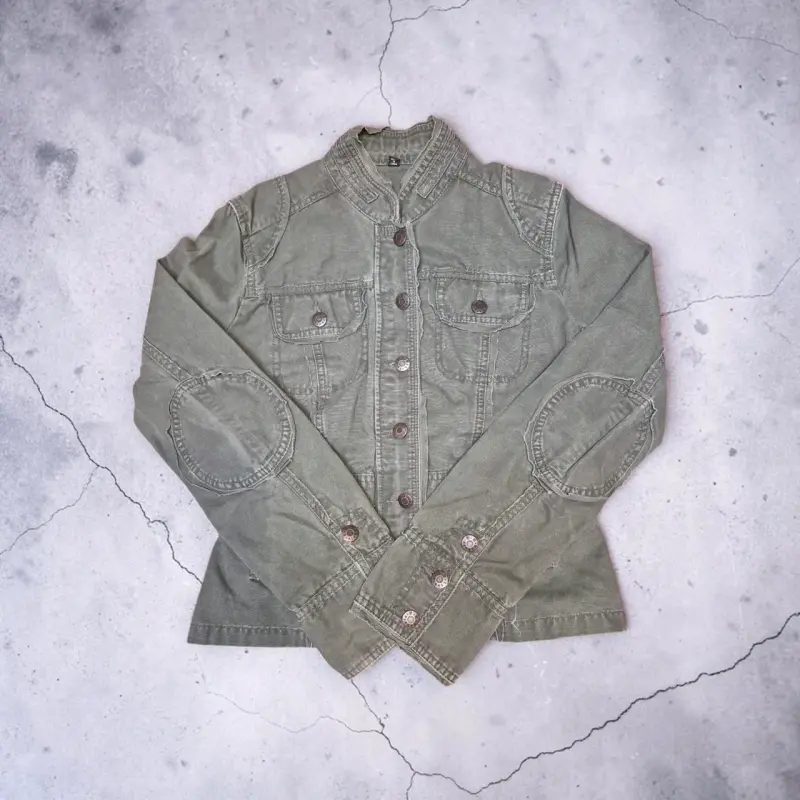 Chaqueta verde militar con bolsillos