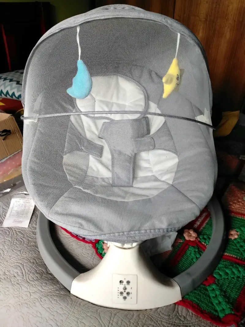 Silla mecedora para bebé con dosel y juguetes - 2