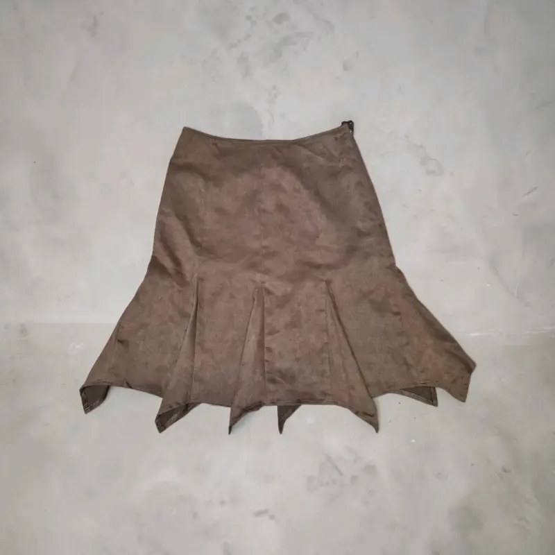 Falda marrón con diseño acampanado - 1