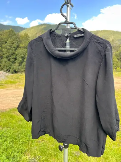 Blusa negra de manga 3/4 Zara Basic - miniatura 2