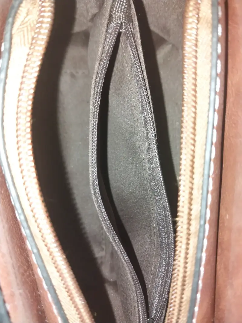 Cartera marrón con cierre metálico - 6